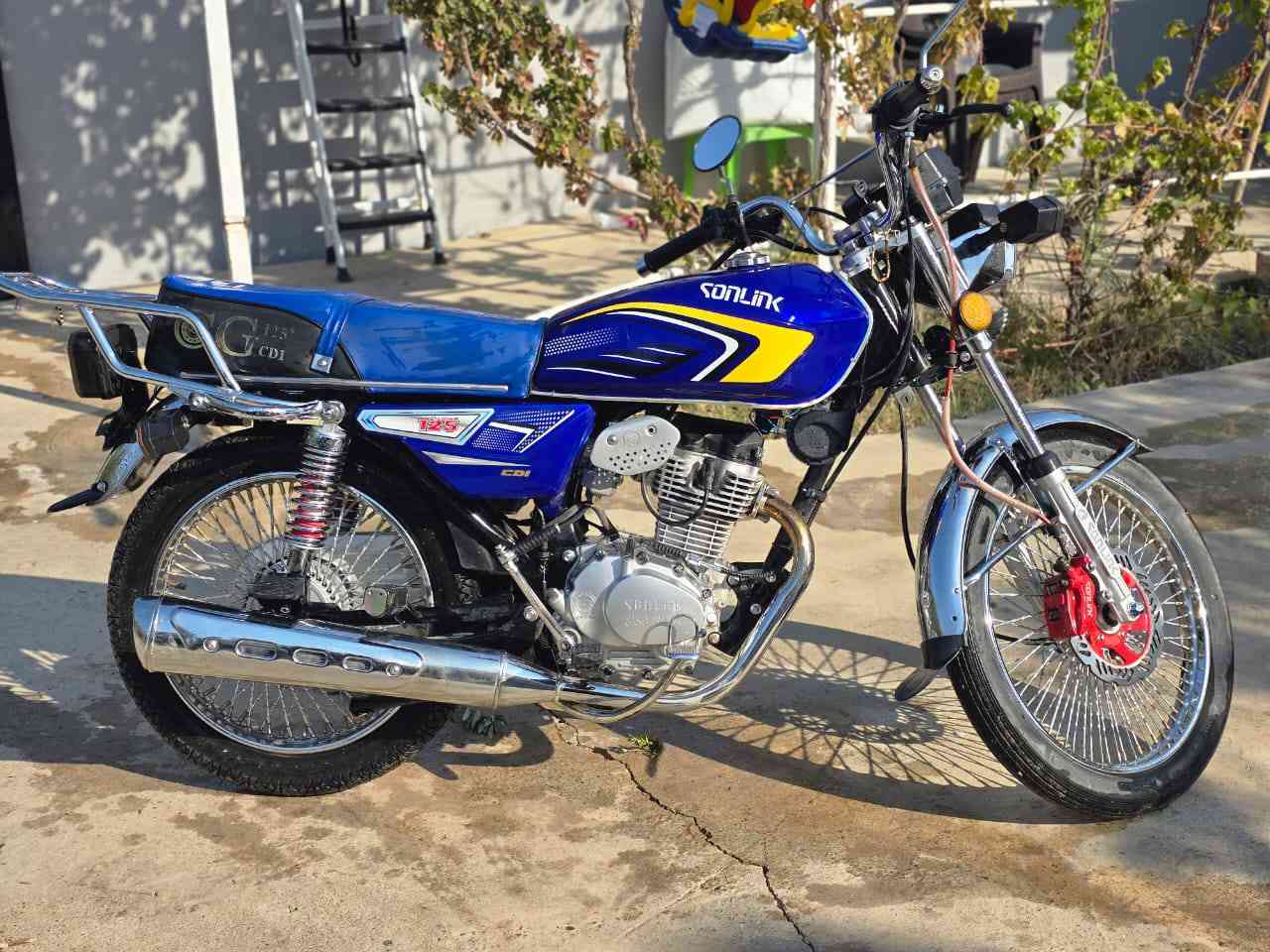 #دراجه  لبيع 
اسم الدراجه / تايكر سولنك
حجم / 125
موديل / 2025
لون / ازرق
السعر / 750
دراجه شرط محرك وايمنيه شاصي فول 

مرسله الصفحه فيس بوك 
 وتساب
الهاتف / ***********
