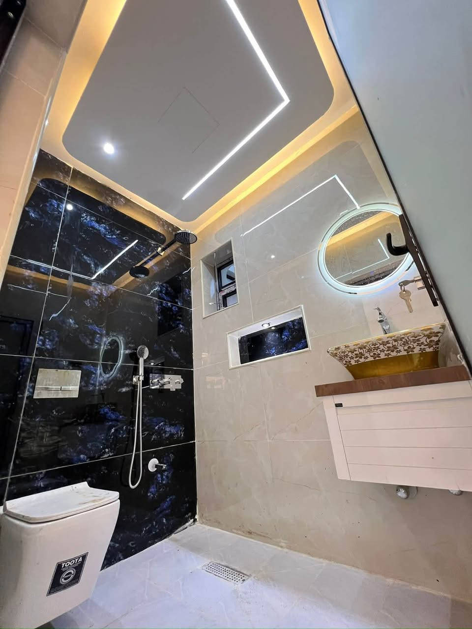 دار للبيع 100 متر 🏠

حي الجهاد مربع الامانه تسليم مفتاح 🔑 

خلال أسبوع شغل فول درحه اولى

📍مقابيل البيت سياج مدرسه عله طول الشارع 

         🫵🫵مواصفات الدار 👇👇

ارضيه بورسلين 80 في80 نانو بولش 

ديكورات صقوف صاله ومطبخ وغرفه نوم 🛌 

نضام درج بيانو 🎹 أناره 

محجر الدرج زجاج مسكرت 10 ملم 

باب قاصه بلازمه 

نضام حاكيه شاشه صوره وصوت 

جداران مطبخ وحمامات بورسلين هندي تصفير 

مدخلين ثلاث نوم 🛌 

اثنين حمام 🛁 صاله مطبخ 

***********
