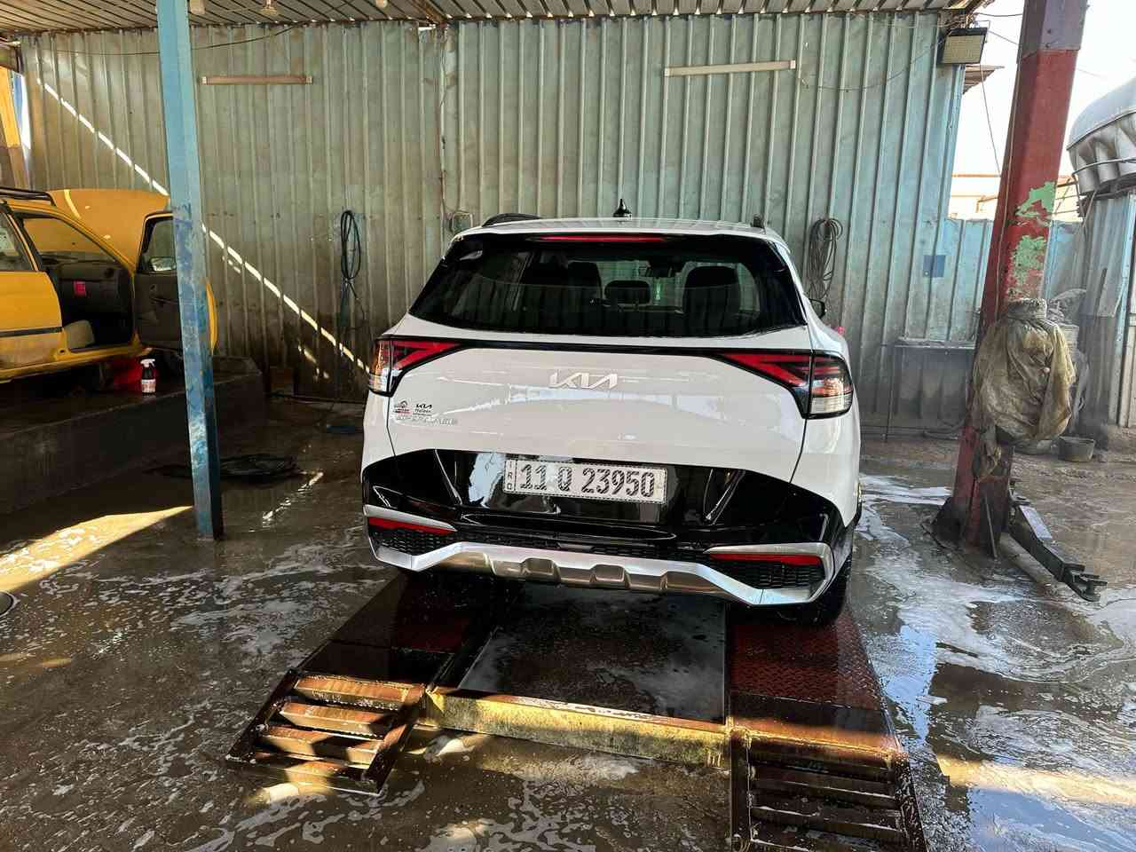 🔸️السلام عليكم
كيا سبورتج برستيج فول مواصفات  2023
السياره جديده جداا جداا
 بانوراما 
بصمه ابواب تشغيل عن بعد 
شاشه الكتروني 
جنطة كهرباء 
شاشه كبيره + شاشة عطلات
رادار امامي وخلفي وجانبي نقطه عمياء اوتو بريك 
نضام تحديد مسار
تحكم استيرن كل الجهات 
ثلاث انظمه قياده / سبورت  
بلوتوث + اواكس + واي فاي   
مانع انزلاق + كروز سرعة 
ويل كب دسكات امامي خلفي
محرك 2500 
العنوان بغداد  مدينة الصدر الاورفلي 
للاستفسار علي ريكان ***********
