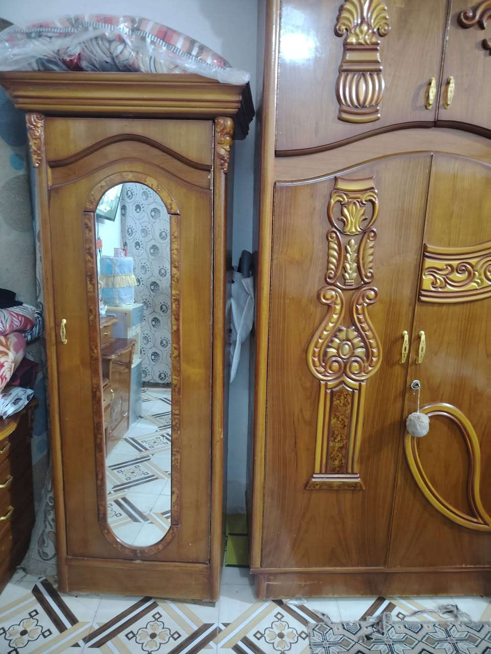 السلام عليكم غرفه اخشاب للبيع***********
