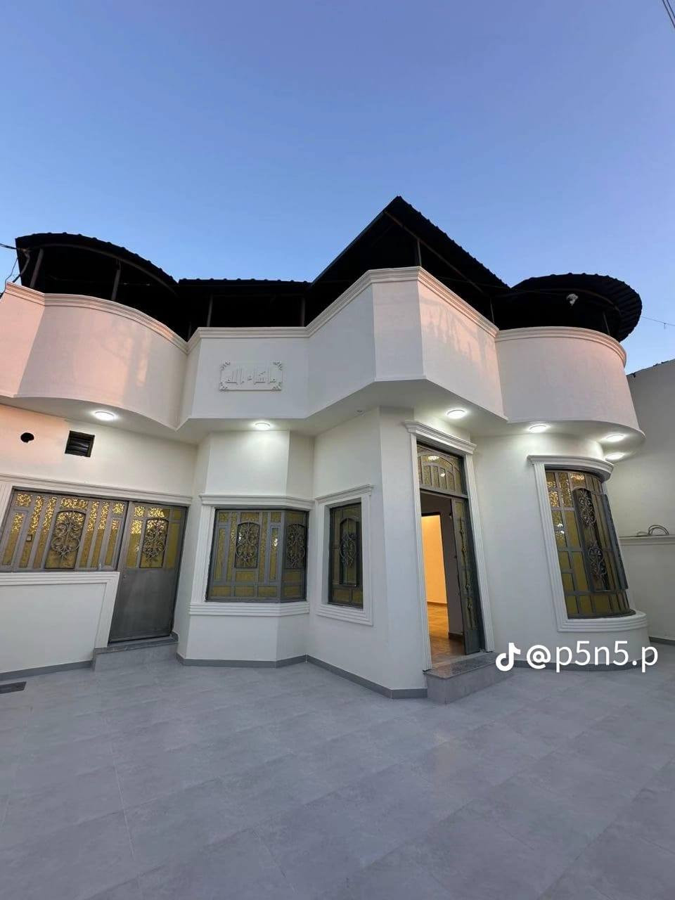 بيت ٢٢٠ متر غرفتين وصالتين وديوان طابو تريد مكاتبه وتريد تحويل بالصنكر قريب ع الشارع ٥ دقايق مشي *********** سعر خاص او اتصال
