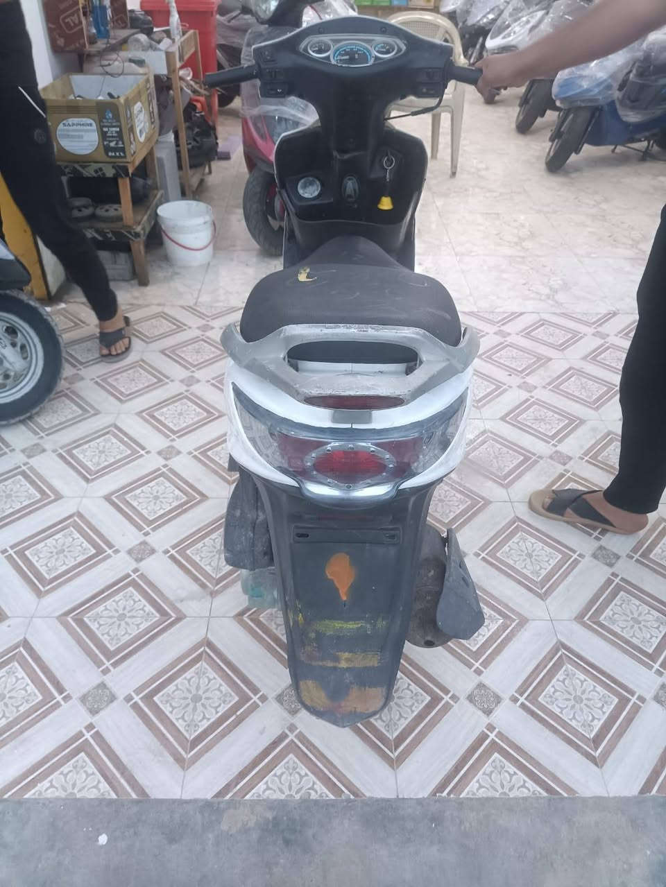 السلام عليكم دراجه كامكو حاويه شرط حاويه مكينه كفاله دراجه 

كلهه ختم واحد شلعه تخبل معدل 140 كهربائيات كلهه شغاله 

الدراجه مو مال شارع مال جناي تجي تجيب عشر فيتريه يلا تاخذ 

دراجه واسقا من نفسها😂✌🏻 ***********
