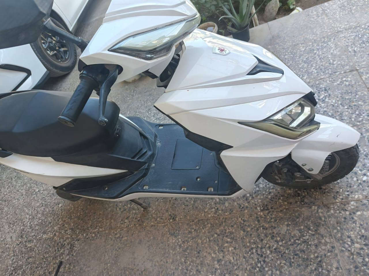 دراجة سكنس 2025
دراجة نظيف جدا 

مستخدمه استخدام منزلي 

شاحنتها اصليه (تقبط شحن وتفصل وحدها يعني خليه على الشحن وروح نام ) 

:

 السرعة توصل لـ 70 كم/س

 البطارية تمشيك تقريبًا ساعة ونص تشغيل

 شحن كهرباء بيت عادي

 هادئ جدًا أثناء المشي

 كرسي مريح

 مرايات جانبية

 إضاءة أمامية وخلفية

 بريك أمامي وخلفي

 وياه خوذه هدية 🎁 

وستان مبايل هديه 

وسيار كهرباء طوله ٥ متر هم هديه 

السعر ٥٥٠ من الاخير 

مكاني البياع 

راسلني وتدلل


**إذا كنت صاحب هذا الإعلان وتريد حذفه لأي سبب، رجاءا أرسل رسالة إلى الدعم الفني**