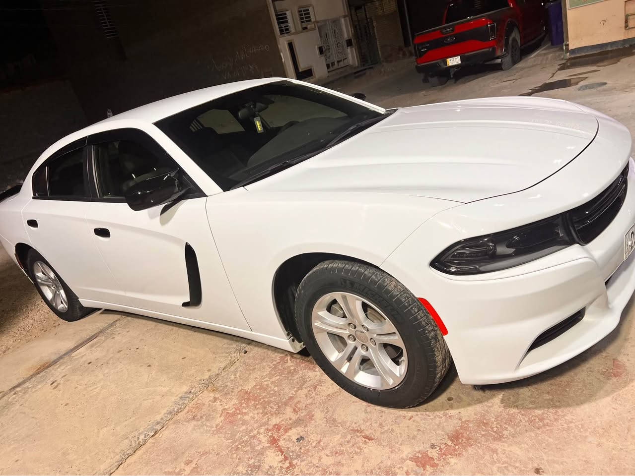 السلام عليكم ورحمه الله وبركاته 
جارجر 2022 مواصفات sxt لون ابيض رقم اربيل بدون صبغ بدون ايرباك حادثها فقط دعاميه خلفيه وقبق جنطه طخه حفيفه ومبدله بلادي بدون اي صبغ ماشيه 47 باسمي سعر 270 
للاستفسار الاتصال *********** يتوفر واتساب بغداد, العراق
