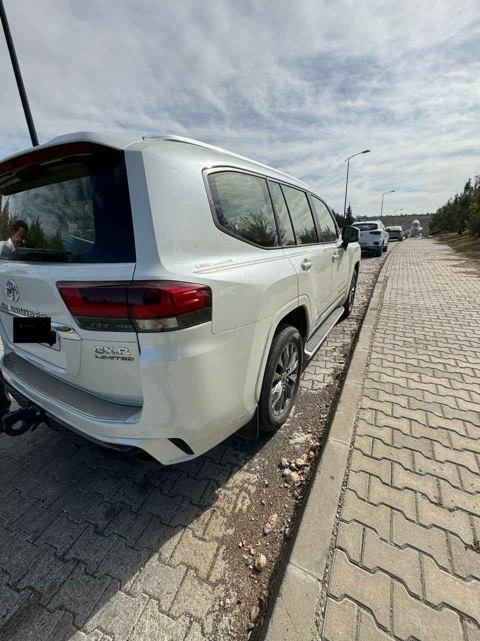 السلام عليكم للبيع  لاندگروز ٢٣ لمتد ساز مغلفة ppf مكفولة من كلشي الشخط والرصعةرقم بغداد للاستفسار ***********
