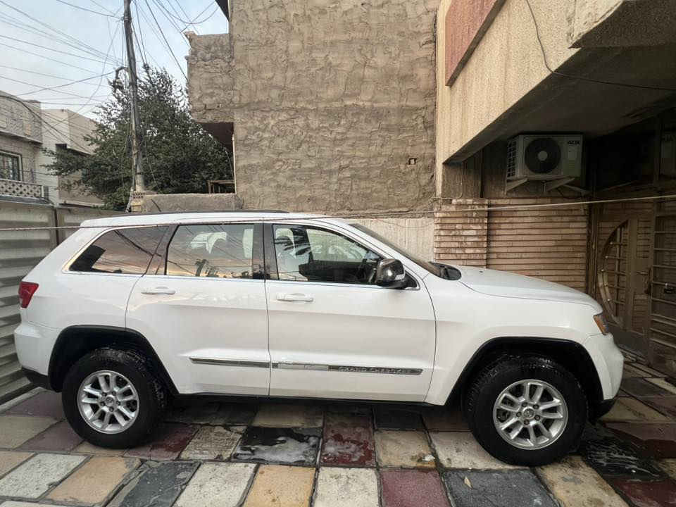 السلام عليكم جيب لاريدو ٢٠١٣ وارد امركي مواصفاتها معروفه تو ويل كشنات كهرباء حادثها موجود بالمنشور فقط الحادث جاملغ وباب بدون ايرباك بدون دواخل محرك مبدل قبل ٣ اشهر  بيها باردات ٣ السياره استخدام بنيه رقم بغداد جديد سنويه جديده بأسمي مكاني البياع السعر ١٤٨ مجال عمله بسيط بيها جداً معارضها غالي   ***********
