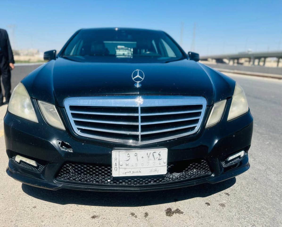 مارسيدس 2011 E350 
فول مواصفات 1/1 
تبريد وتدفئه فول
تحكم ستيرن
 مثبت سرعه
 فتحه بالسقف 
كشنات كهربائية تدفئه وتبريد
كاميرا 
6 سلندر 
ويل كب 
تخم تاير جديد 
بأسم عمي رقم بغداد سيارة جديده وحلوه 
البصره قضاء المدينه 
*********** المدينة, البصرة
