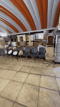 غراض لبيع كله جديد كراسي جلد كراسي قماش سنك العدد 3 جديد مراوح لوكر صحن نت علم عراقي مال مكاتب كلهن ستعمال قليل وميازه مكاتب ***********
