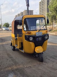 للبيع تكتك موديل ٢٠١٩ رقم انكليزي لوحات ٢ بسمي هزه فايته تحويل ثاني يو...