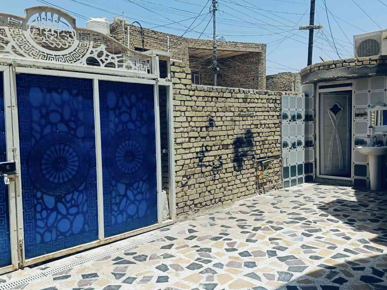 الدار للبيع المساحه 200 متر في حي الرساله قرب مدرسة الحسن الأهلية البيت مطلوب اسكان للاتصال المباشر صاحب العقار 
***********
