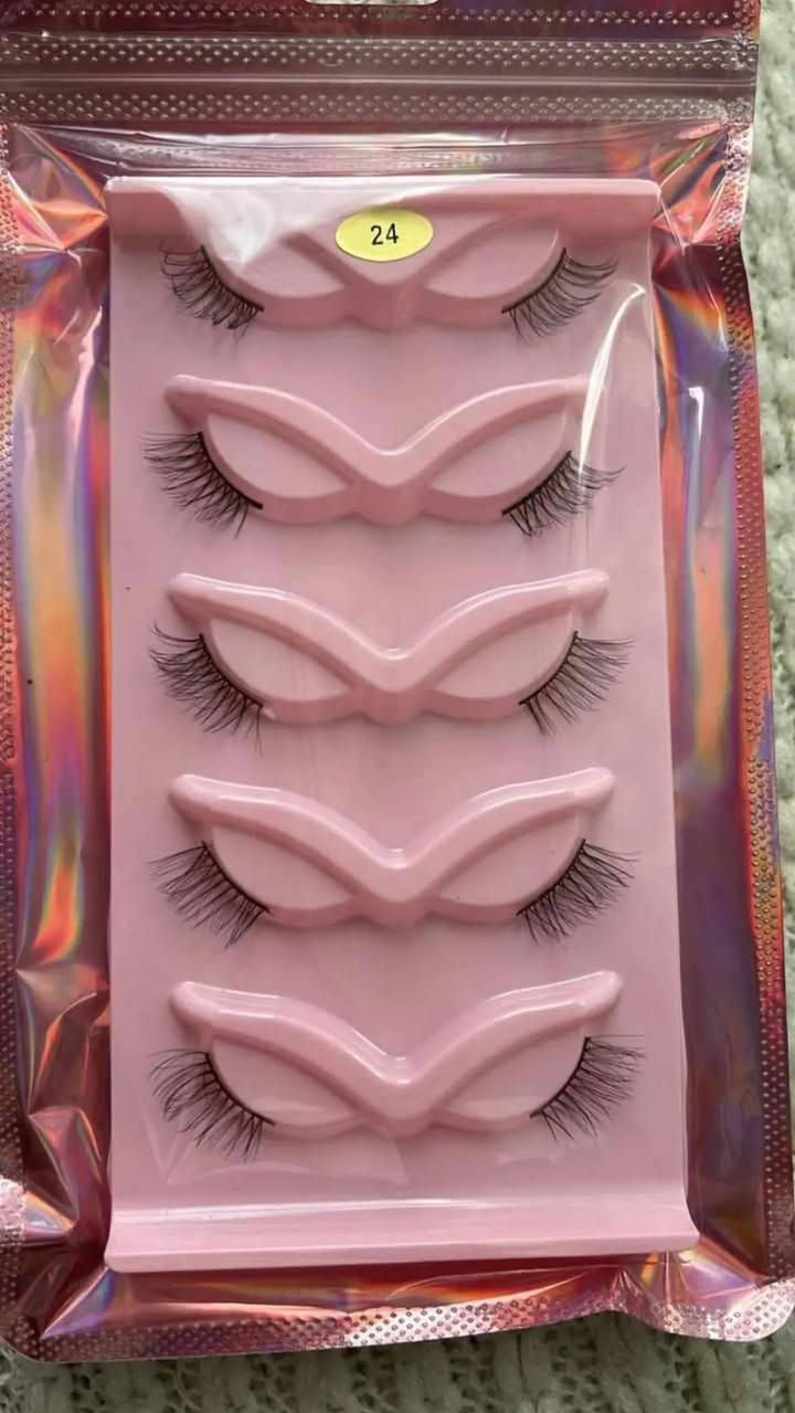 كلشي يخص الرموش متوفر وبأسعار تنافسيةالصور خاص بينا غير محللين أخذ الصور🎀
# توصيل بسمايا الف


**إذا كنت صاحب هذا الإعلان وتريد حذفه لأي سبب، رجاءا أرسل رسالة إلى الدعم الفني**