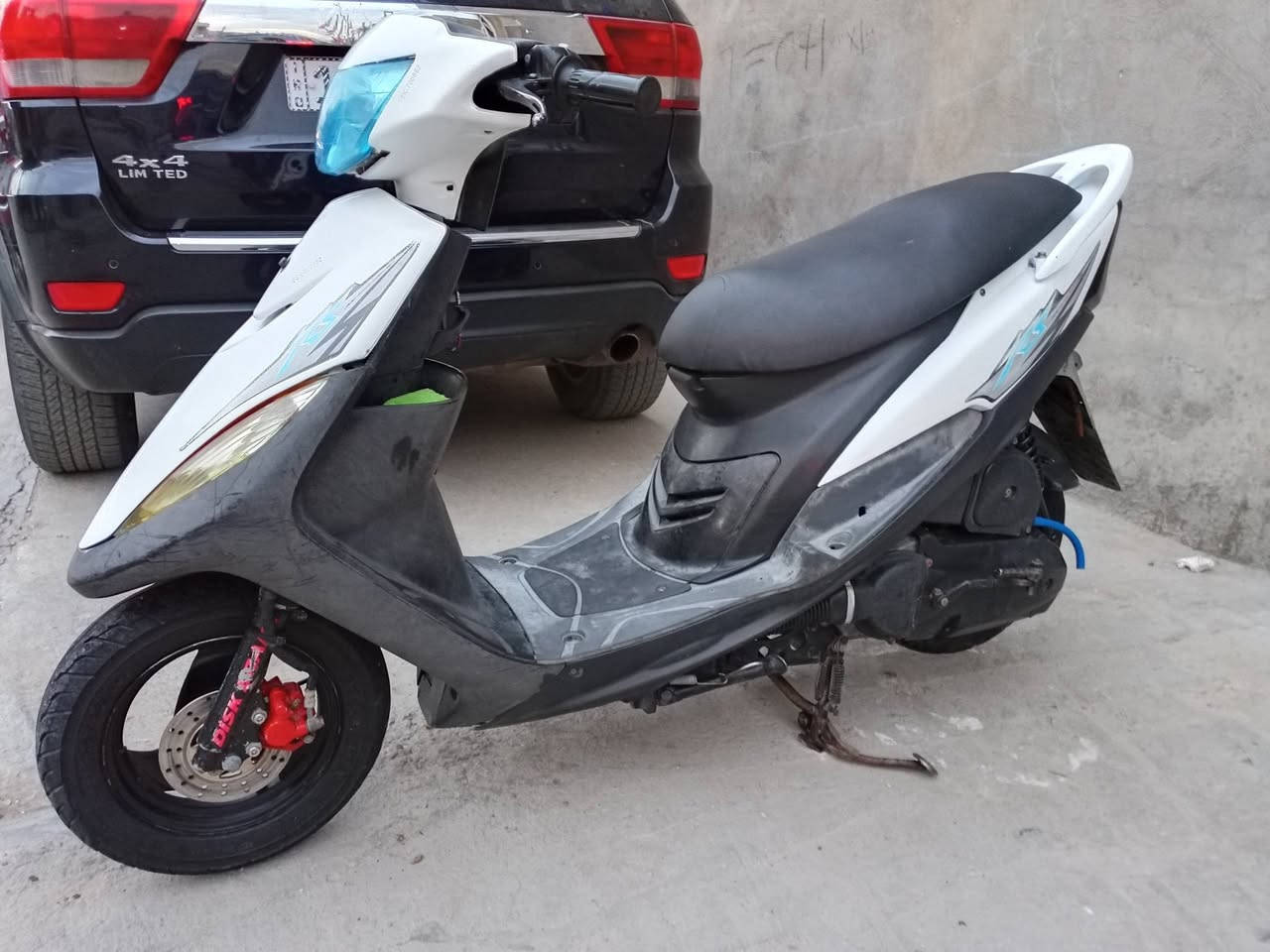 سلام عليكم للبيع ماكس عدله بلاديه دراجه ممفتوحه عل بلاد مختمه مكاني بغداد حي العامل سعر خاص رقم ***********
