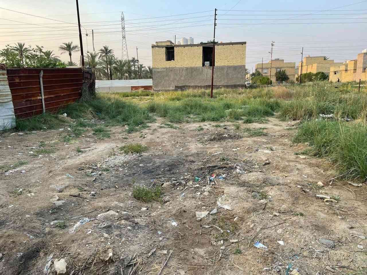 سلام عليكم كاع 100م واقع حال 120للبيع مكان السريدات المربع الثالث كامل خدمات ماء كهرباء رقم ***********
