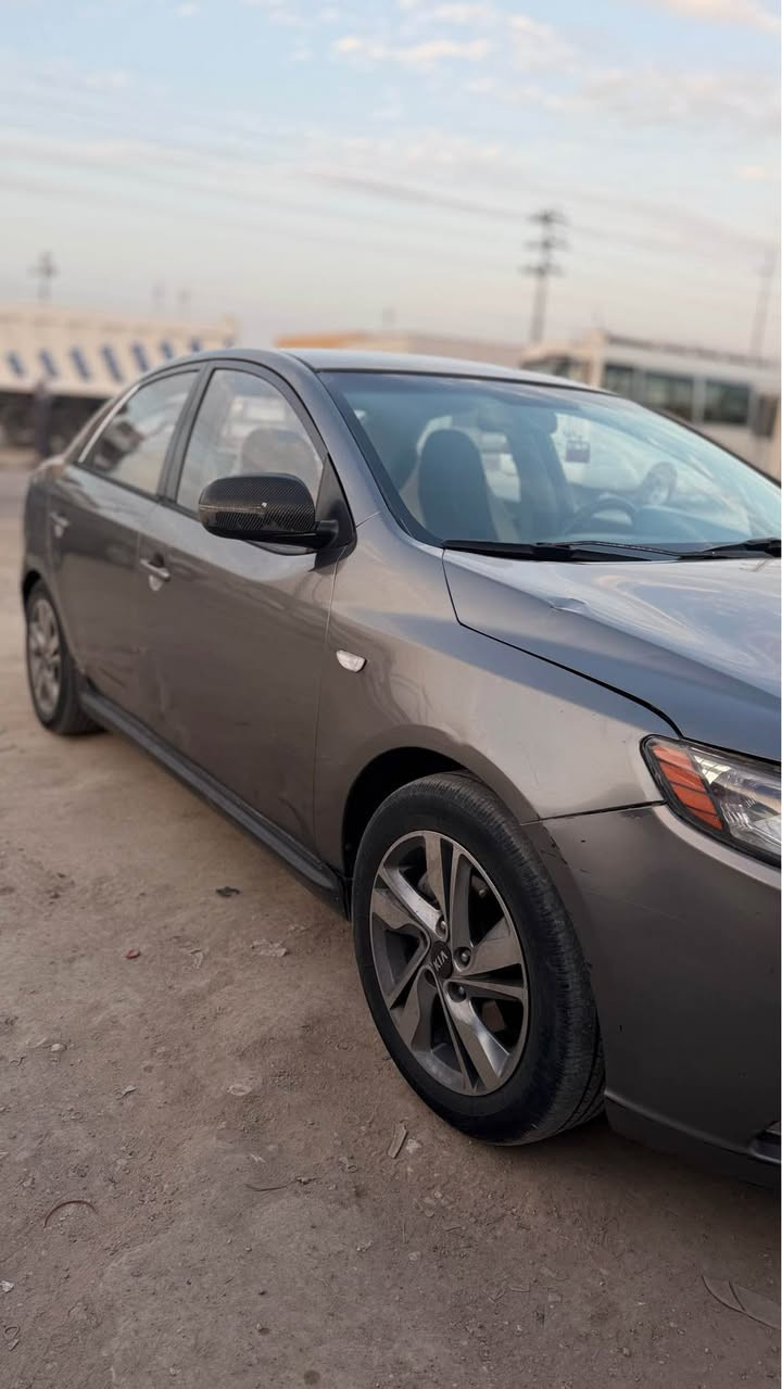 كيا فورتي 2013 
محرك 2000 دوش بي صوت خشن المحرك بدون تنقيص بدون تبخير 

عليها منظومة غاز 50 لتر 

رقم ذي قار تحويل مباشر 

بدون صبغ بدون تبديل فقط بارد في الباب السائق والجاملغ جهة السائق والصندوق 

شاشة تاب كامرة 

مرايات شفط واشارة بالمراية

كشنات جلد 

السعر 90 وبيها مجال 

 بي وتساب ***********

مكان السيارة ذي قار قضاء سوق الشيوخ 

#فورتي سوق الشيوخ, ذي قار
