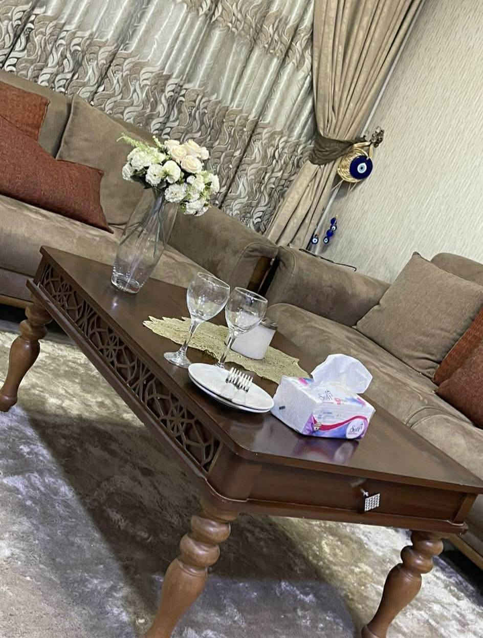 شقه للبيع بسعر مناسب في مجمع الزهور السكني بسعر 52مليون  

بغداد الجديدة مطل على سريع محمد القاسم 

الطابق6 اطلالتها على السريع

سعرها الكلي من الدولة مايقارب116مليون 

واصل منها 27 مليون 

السعر المطلوب 52مليون 

قسطها الشهري 470الف مؤثثة بالكامل مع ديكورات 

للأستفسار اكثر الاتصال على الرقم : 

***********
