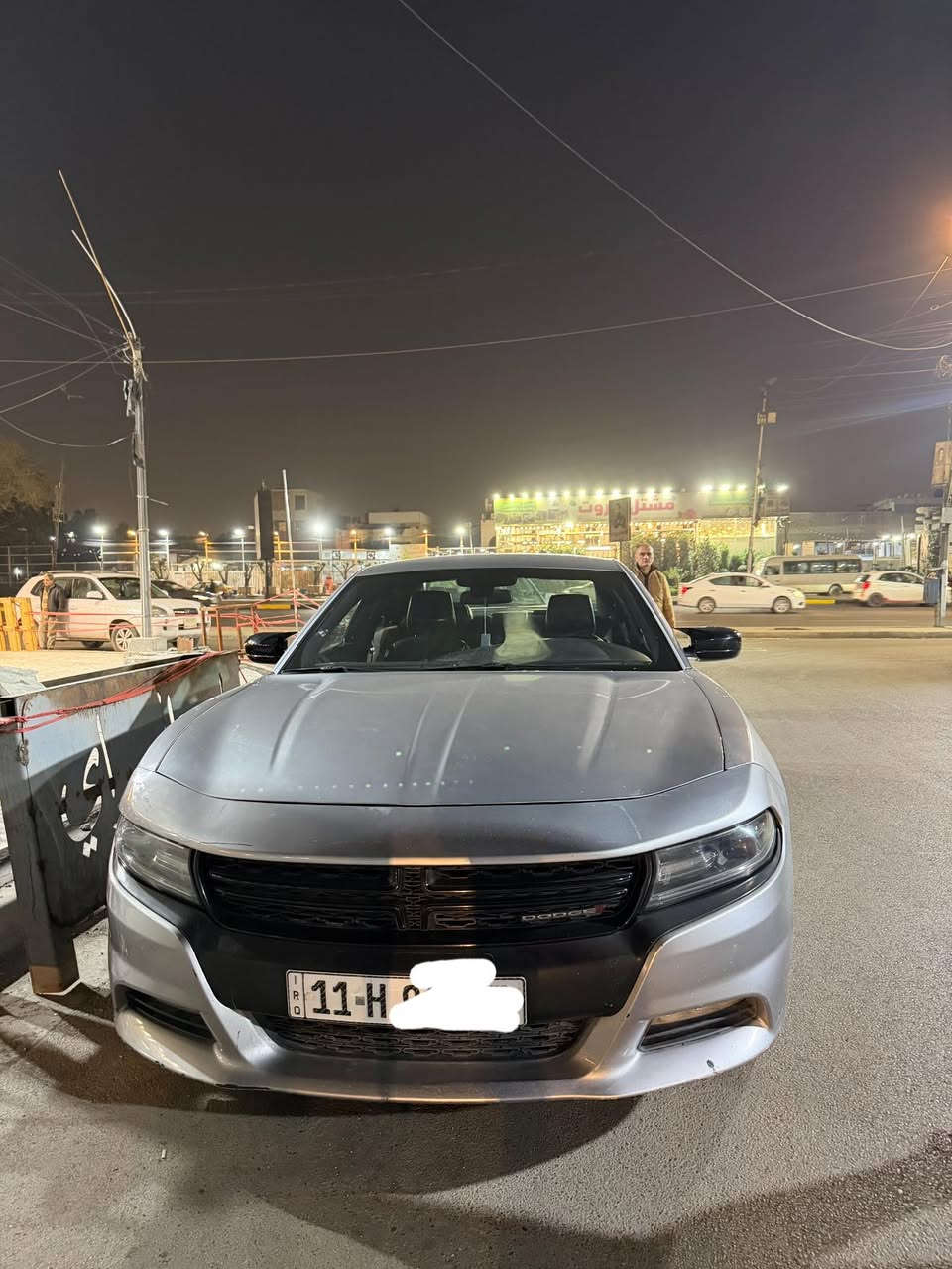 جارجر ١٨ اصل خليجي 
صار بيها حادث بالعراق ربع الجاملغ و البنيد مصبوغ و بيها بارد بالباب الخلفي طاك بيها ايرباك دركة و دشبول ماشيه ٧٠ ميل يعني ١١٣ كيلو 
تايرات جدد عليها ادامه كامله دهن لوكاس فقط 
قبل فتره مسويلها بوليش و حمام يم تان 
رقم بغداد بسمي تحويل ثاني يوم 
 تو ويل كشنات كهرباء ثنين و قطعتين تبريد محرك ٣.٦ 
مكانها بغداد شارع فلسطين 
للتواصل ***********
