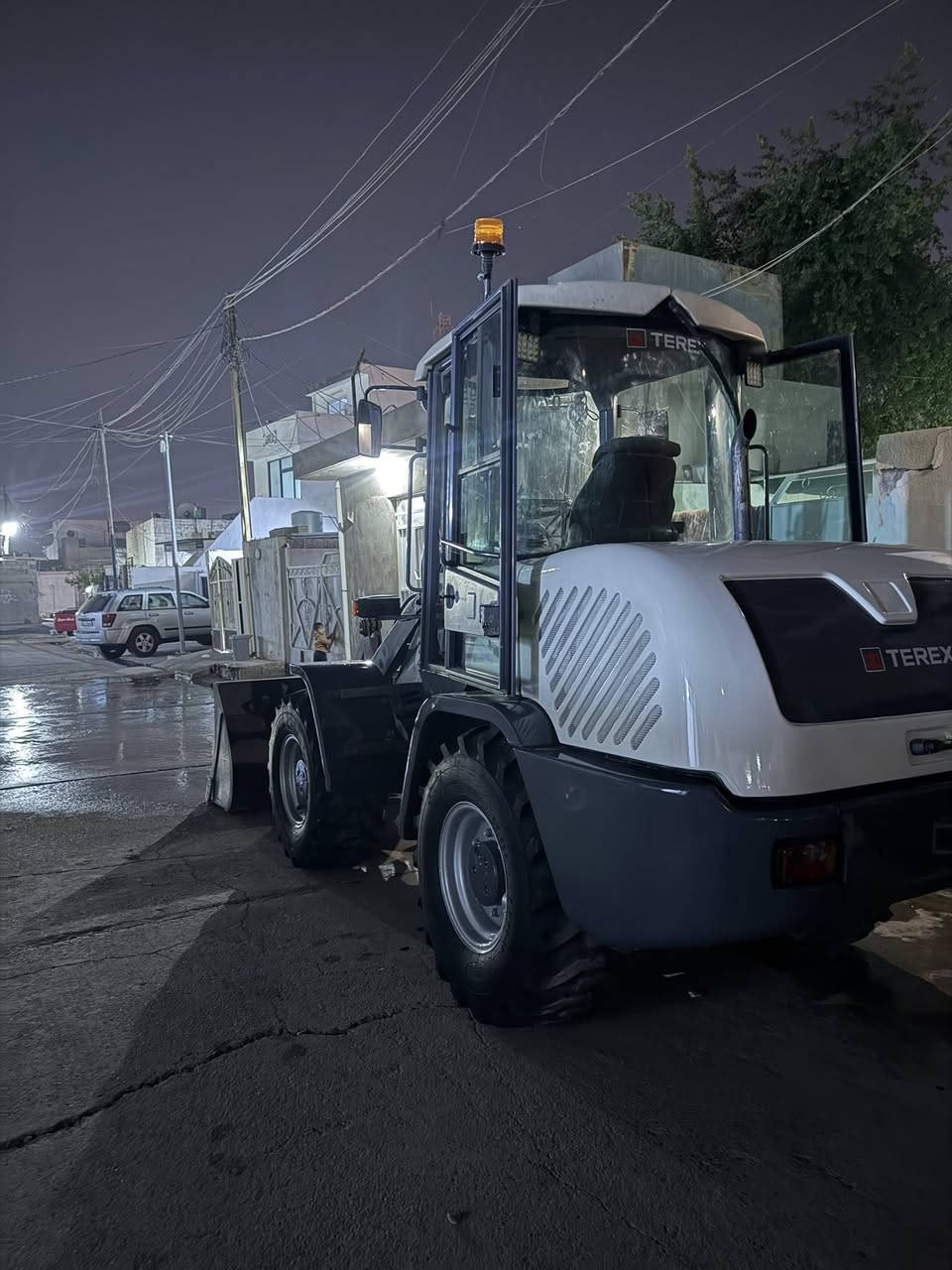 سلام عليكم شفل تريكس موديل ٢٠١١ره قم سليمانيه سعر ٢٨٥ورقه بي مجال مكان كركوك***********
