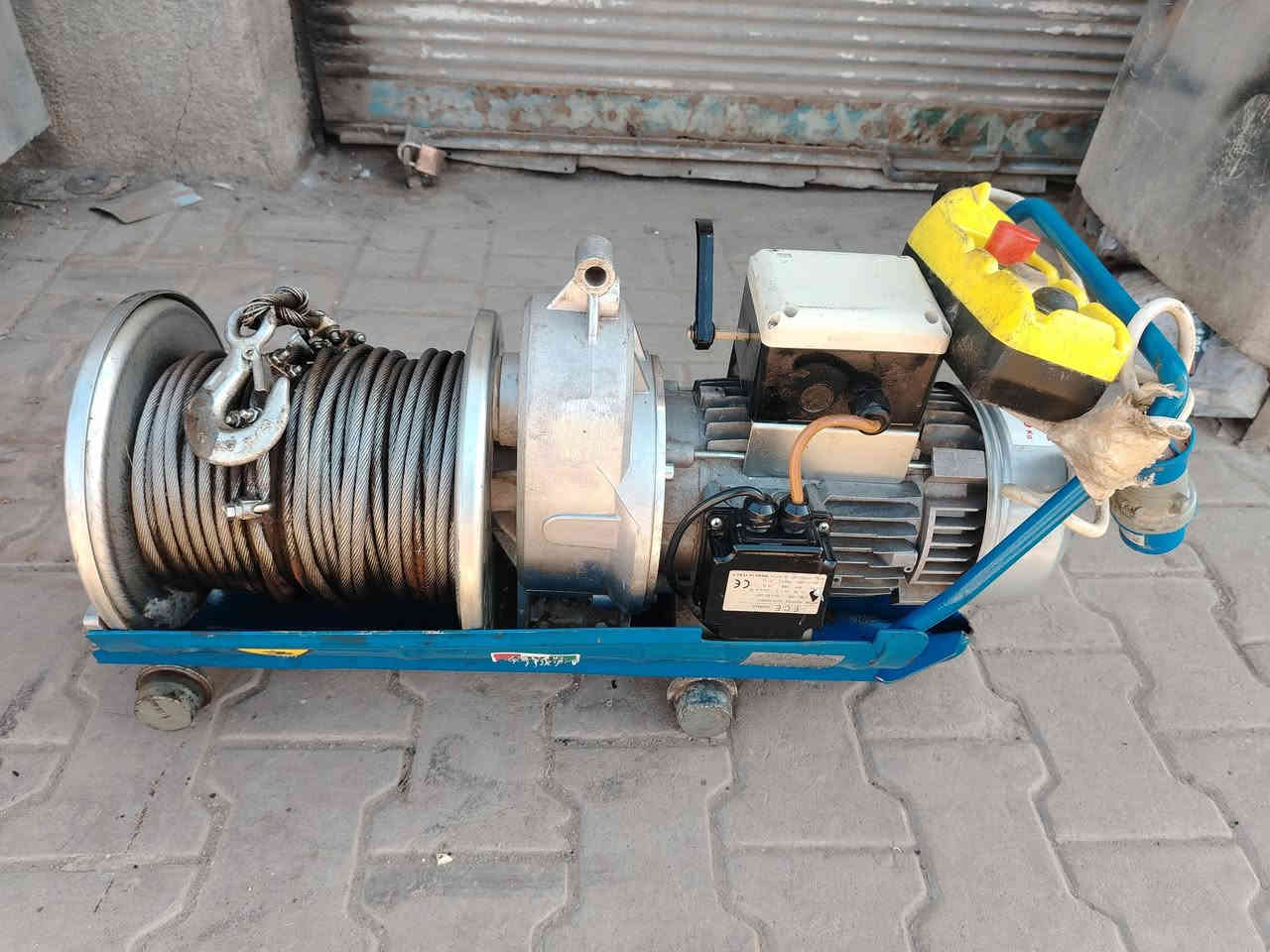 ونج ايطالي اللبيع هوة وسكلتة 
***********
