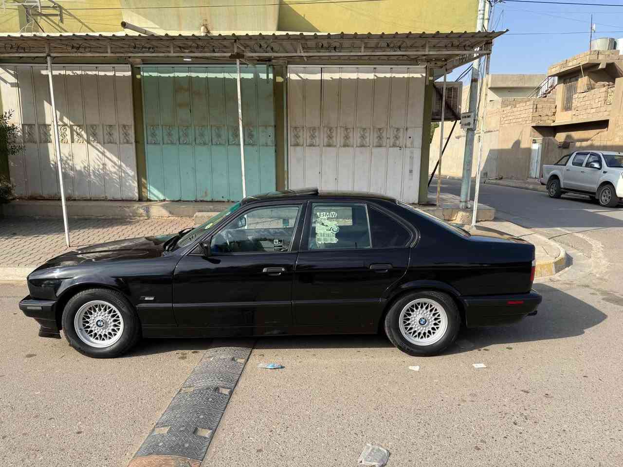 BMW
موديل ١٩٩٤ 
اصل ٥٤٠ بس محرك ٥٢٥ 
كير اوتوماتيك
كير ومحرك بشرط 
تبديد تدفئه شرط
تخم تاير ويل جديد 
كنربائيات كامل شغال
سياره بسمي تحويل وكاله شرط
سعر ٧٣ 
رقم موبايل ***********
واتساب موجود كركوك, العراق
