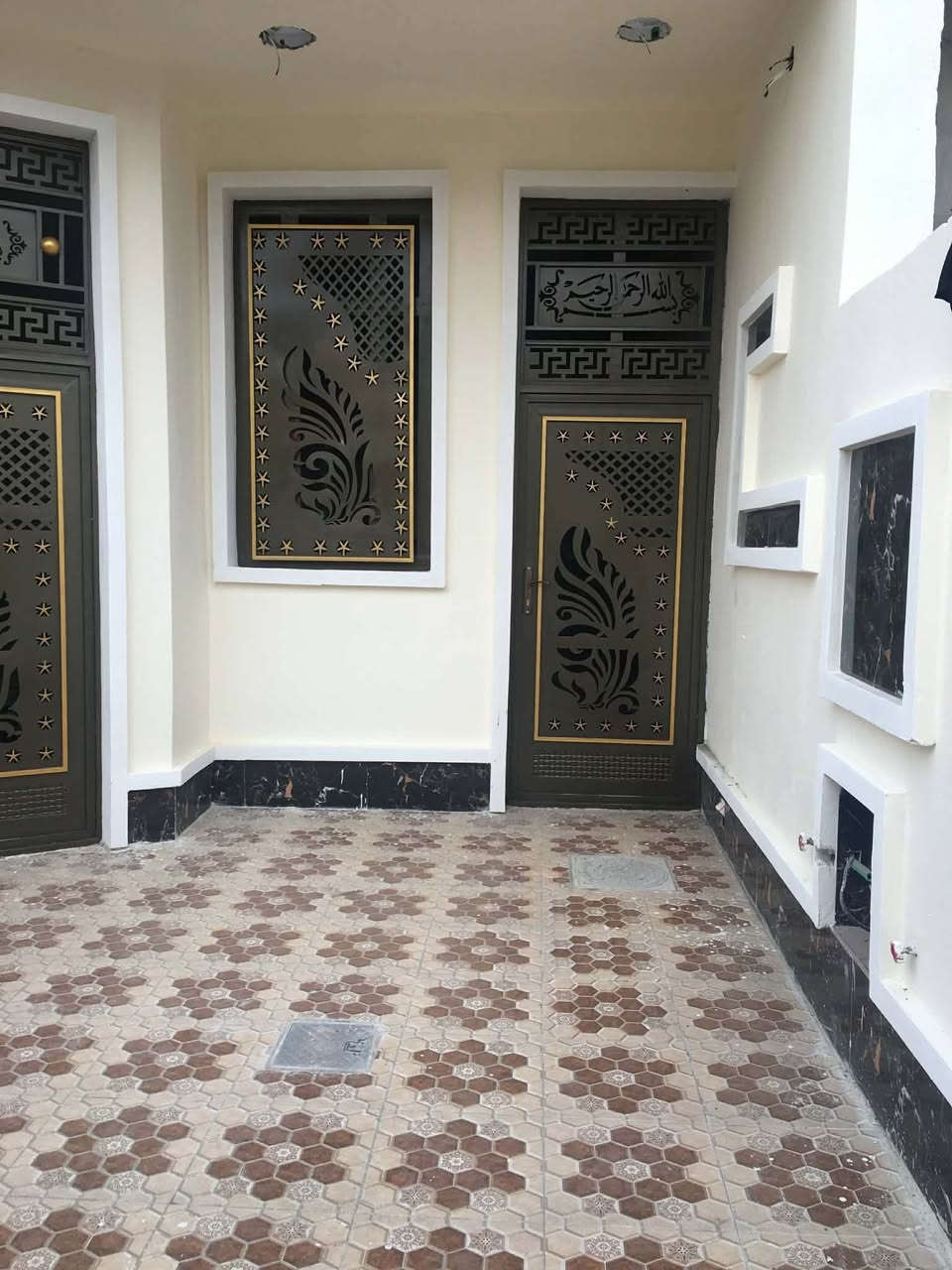 🕋بسم الله الرحمٰن الرحيم 🕋

👋السلام عليكم ورحمة الله وبركاته👋

🏪يعلن مكتب انمار للعقار

🌄الانبار قضاء الفلوجه

🏡 بيت 

#للبيع الشهداء قرب جامع المرسلين 

🚧 بناء طابوك

📐المساحه125 م  

📃طابو صرف سند تحويل ملكيه بسم شخص واحد 

🛣️شارع 8 م خدمات مجاري مجاري تبليط 

🏠طابق حديث 

🔵استقبال 
🔵مطبخ 
🔵غرف عدد 1
🔵مناور 
🔵صاله 
🔵صحيات 

 

💲#السعر المعلن  82 مليون من قبل صاحب العقار وقابل للتفاوض 

🧑‍💻عزيزي عندك عقار وتريد تبيعه باسرع وقت راسل صفحتنه نلبي لك طلبك 🙏♥️

⁉️للاستفسار اكثر مراسله صفحتنا او زياره المكتب انمار للعقار الواقع على شارع 60 مجاور اسواق الايمان ومجاور المطعم والكوفي بلاك ساراي شارع السكلات او الاتصال 

☎️***********☎️كورك 
☎️***********☎️ واتساب  

⁉️اذا كنت تملك عقار وترغب في نشره مراسله صفحتنا او زياره المكتب انمار للعقار او ارسال المعلومات على الواتساب ☎️👆

⁉️الاسعار المعلنه في مكتبنا تحدد من قبل البائع وليس المكتب ونجمع البائع والمشتري وجها لوجه لاتمام عمليه البيع

⁉️متابعه ولايك للصفحه ليصلكم كل ماهو جديد فضلاً وليس أمراً

♥️طابت أوقاتكم بكل خير ♥️
