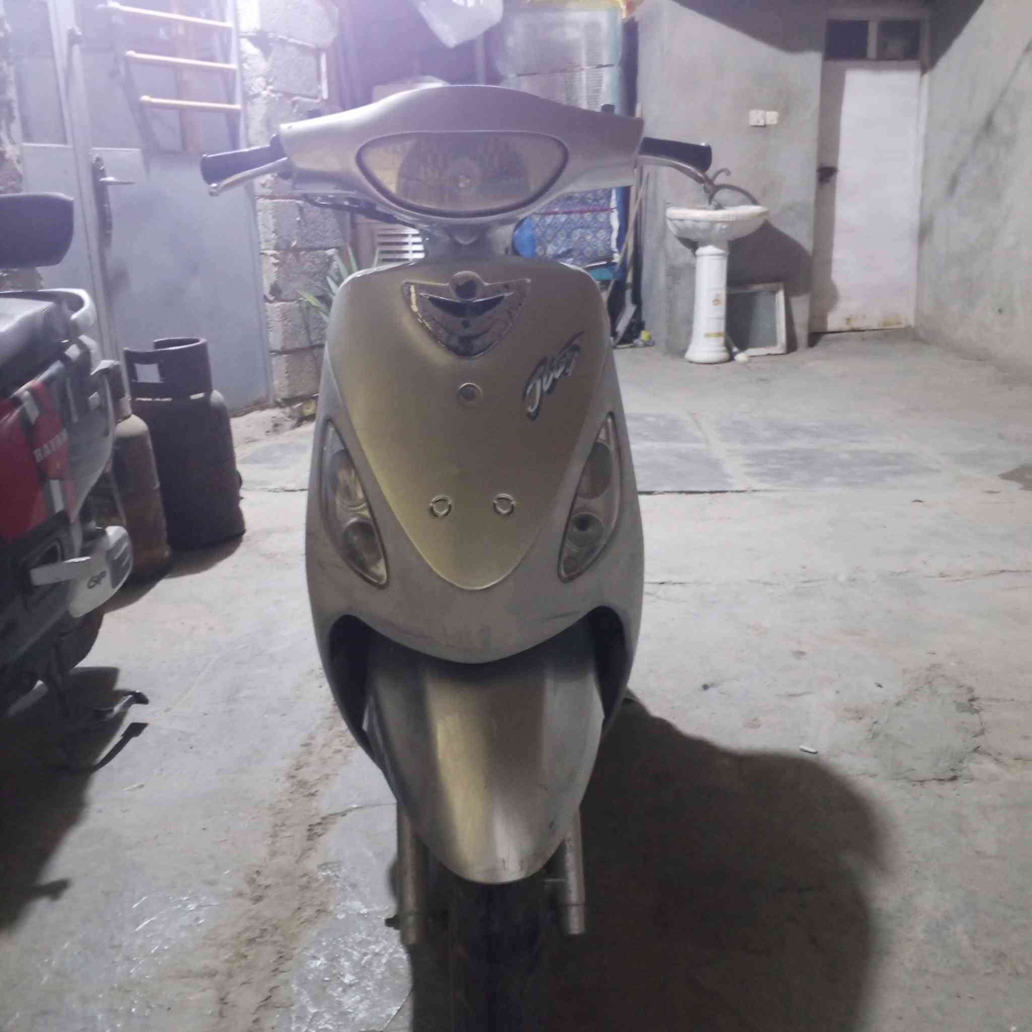 السلام عليكم من رخصة الادمن دراجه ماكس منغولي نكره سلف بلاديه وترايك وين متريد السعر 475 وبيها مجال حك الجيه ممنون***********
