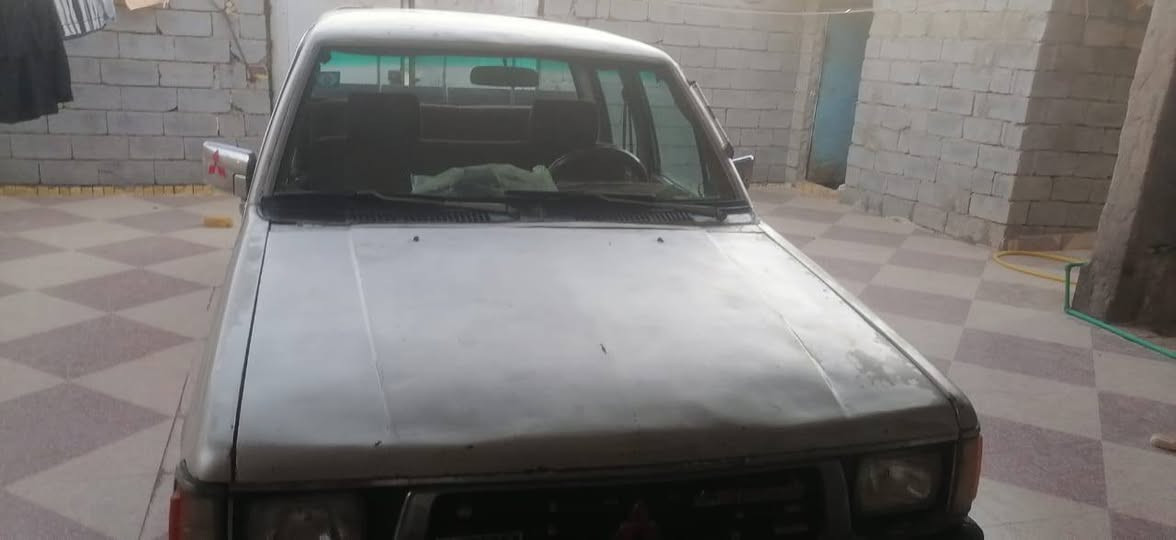 السياره للبيع موديل ٩٤ مكينه ونجي ٤ تنقص كير عادي سعر ٥٥ بيهه مجال قليل رقم صاحبهه مكانه غراف *********** الشطره, ذي قار
