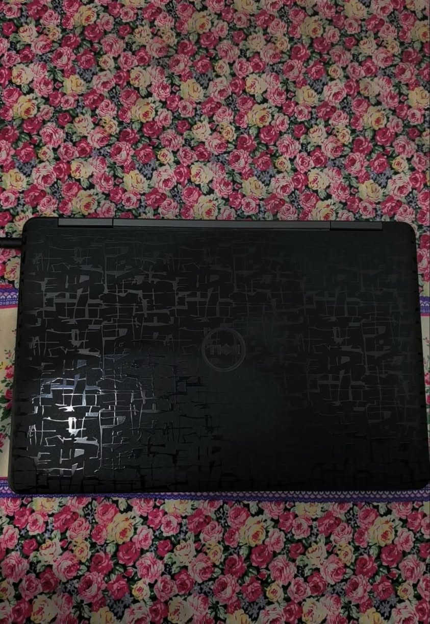السلام عليكم
لابتوب من شركة Dell
المواصفات :
ذاكرة عشوائية: 8GB
ذاكرة اساسية: 256GB SSD
المعالج: core i7 الجيل الرابع
كارت شاشه خارجي: 2GB 
(كامل الملحقات شاحنة و مواس و حقيبة)
هذا الرقم للأستفسار بي واتساب:***********
