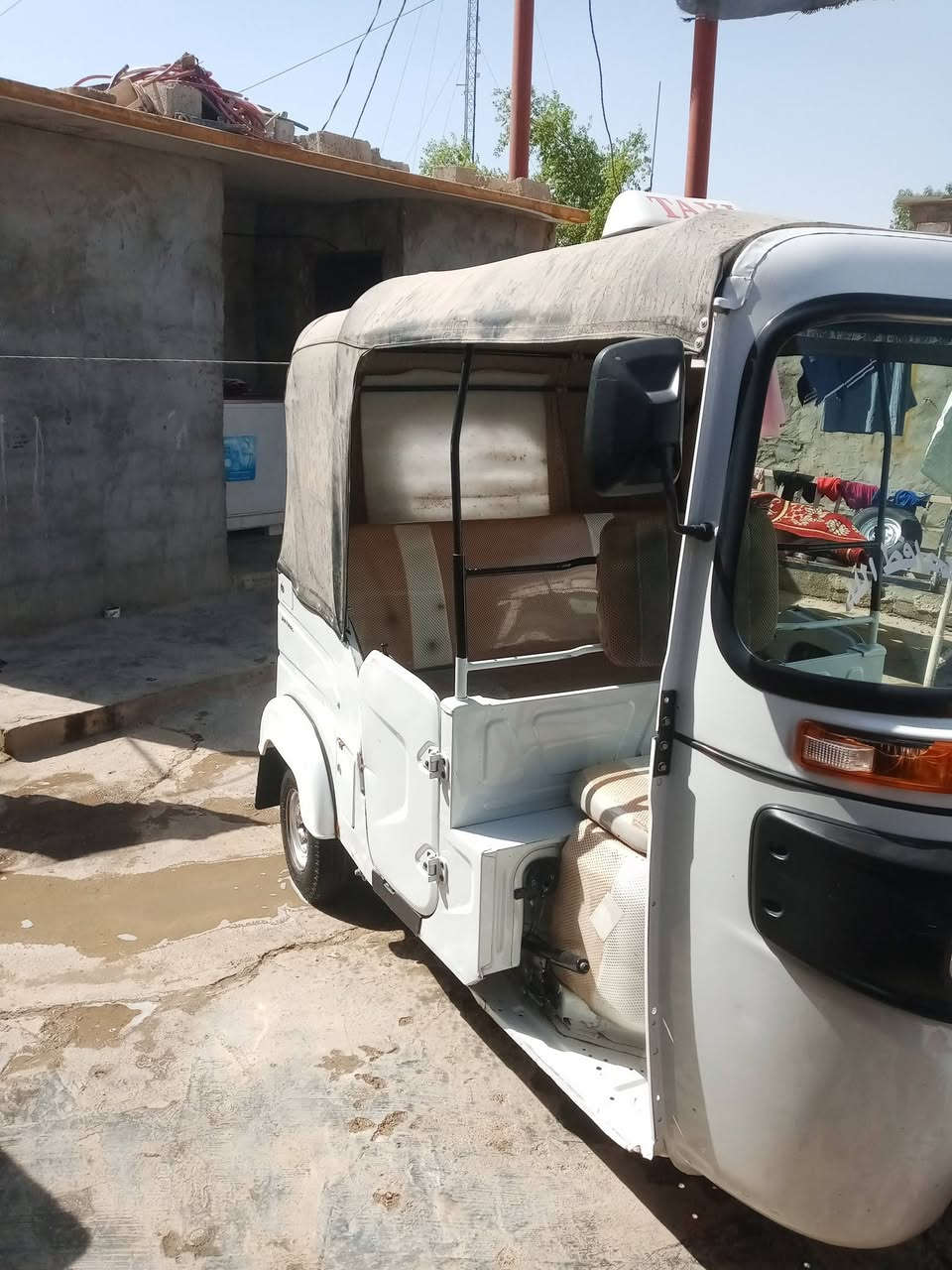 السلام عليكم تَك تُك 2022
مكينة برغي ممفتوح بيها كفالة 
الگشرة كفالة بس بيها طخطخات مال حصو 
ضربة مابيها تخم تاير دوشمة مسجل تَك تُك كاملة مثل مجاي تشوف ب الصورة من ايدي للشارع ب8800 وبيها مجال  ‏‪***********‬‏
