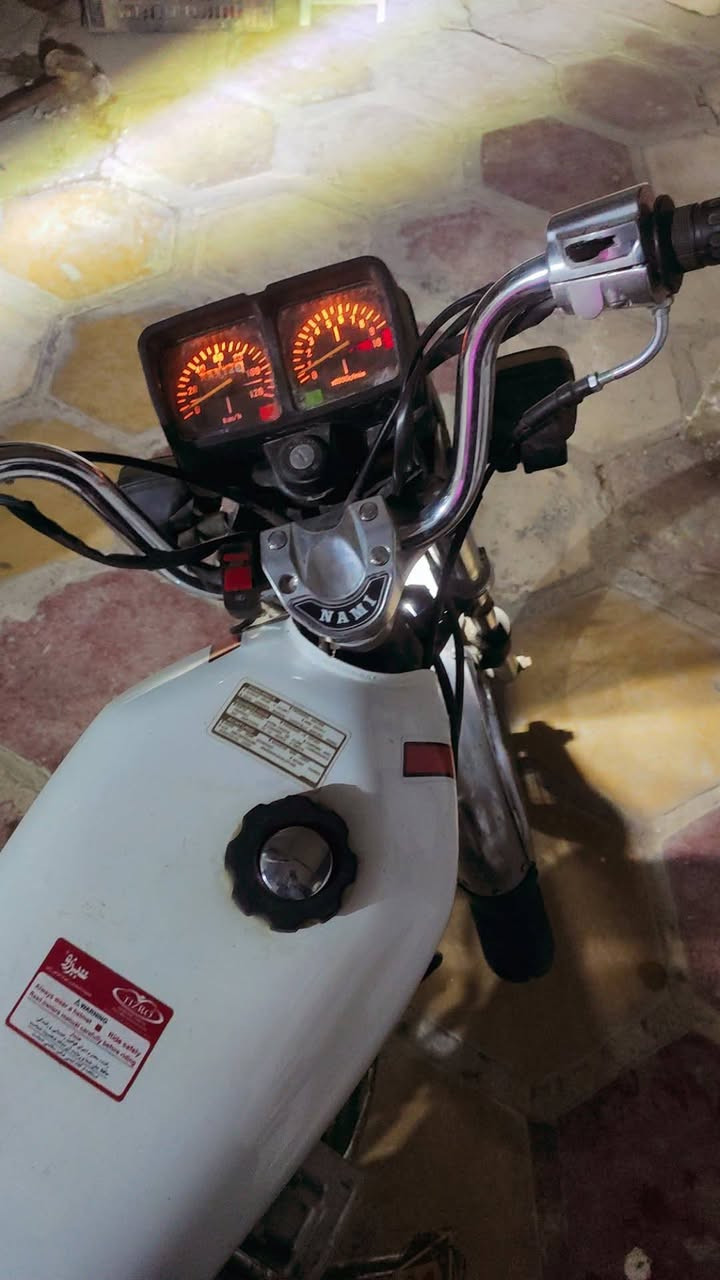 السلام عليكم اربعه كير كلك نضيفه ما ناقصه شي 
كلشي شغال بيه مكينه نضيفه كهربائيات كلشي شغال
الدراجه نضيفه السعر 400 وبيه مجال الرقم ***********
مكاني كوفه حي ميسان
