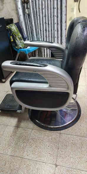 السلام عليكم كرسي حلاقه للبيع السعر 200وبي مجال شبح نضافة 90بل 100الي يريده خلي يتصل ويدالل أو يراسلني #خاص #هاتف ***********
