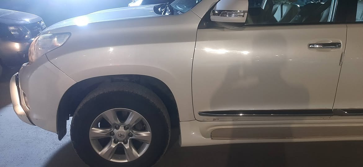 بسم الله الرحمن الرحيم 
تويوتا برادو خليجي موديل ٢٠١٠ مواصفات TXL فول فول مواصفات قبات مواصفات سيارة حلوة نضيف ماشاء الل سيارة اربع سنة بلبيت سيارة ب جناي سيارةحجم محرك ٦ سلندر مرغوب  سيارة فقط عداد ١٠٨ الف ماشي حقيقي كير محرك برغي مامفتوح لا تنقيص لا تبخير لا صوت ولا صرف كير محرك كفالة عامة سيارة دعامي امامي حتى دعامي خلفي كلين مكفول كفالة عامة لصبغ بارد تكحيل كل بشرت حتى دعاميات بدون صبغ بس بيها بابين طرف سكن مبدل بيلادي نفص لون نفص شركة اثر شخط بسيط شوية دوسة صبغ بس بمب بدون معجون بدون ارباك سيارة حيل حيل حلوة 
سيارة حتى ثنين بصمة شركة موجود حتي بصمة ثاني مامستخدم ماشاء الله سيارة سنوية بأسمي تحويل مباشر نفص اليوم تحويل سيارة سنوية جديد لحد ٢٠٣٠ رقم انكليزي جديد سيارة جاهز بدون اي مصرف تايرات جديد صدر امامي وخلفي بشرت مابي نقص تبريد مركزي ثلج تبريد ثلاثة مقطع مركزي ثلج سيارة دعامي امامي حتى دعامي خلفي نفص وضع الشركة البيلادي 
سيارة مواصفات، ،،،
سيارة كير اوتوماتيك داخل اسود بصمة فتحة كشنات جلد ثلاجة دبل اكسل فورويل ثنين بصمة شركة موجود اربع جامات كهربائي مراي خارج كهرباء مراي اشارة مراي شفت تحكمات ستيرن فوليوم بلوتوز تلفون خزن صوت كلوب شمسي حاسة لايتات عدسات بلاجکتۆر سبير جوة سيارة اربع ويل جديد سبير جديد ثلاثة قطعة تبريد مركزي ثلج بال صندوق مواصفات فول 
سيارة سعر ٢٢٥ بي مجال قليل 
بس ماشاء الله سيارة نضيف نضيف 
الموقع، ،،، سليمانية  داخل سليمانية مقابل مطار سليمانية
انت شراي اتصل رقم موبايلك  *********** 
*********** فقط واتساب موجود السليمانية, العراق
