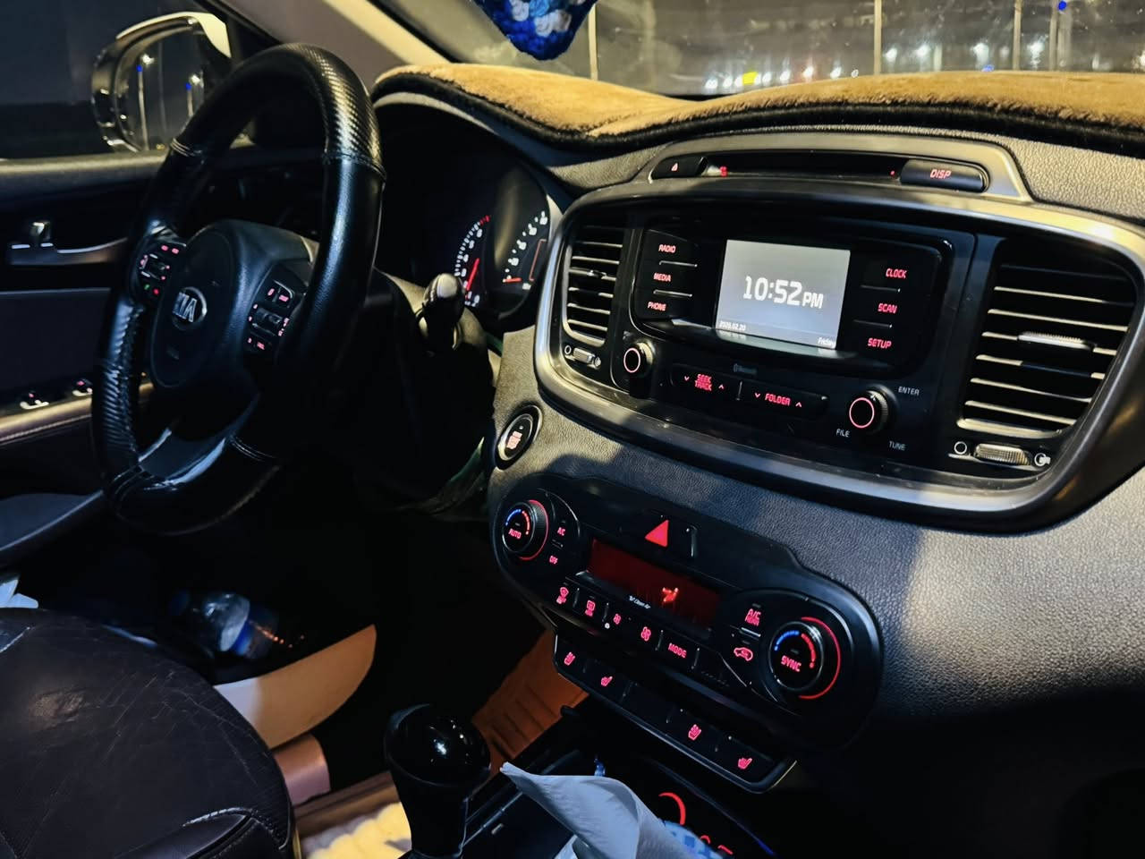 سلام عليكم

سورنتو 2016 كويتي 
رقم مثنى
دفع رباعي
تبريد كشن
عداد دجتل
مري شفط 
كشنات قرميدي
لايت زنون بلادي 
جنطة كهرباء
تبريد جديد منظومه كاملة
حدادية اصلي موبس مو كوري 
رزاگ لايتات
مكينه 6 سلندر 
سعرها 193 وبيها مجال بسيط
للاستفسار الاتصال ***********
