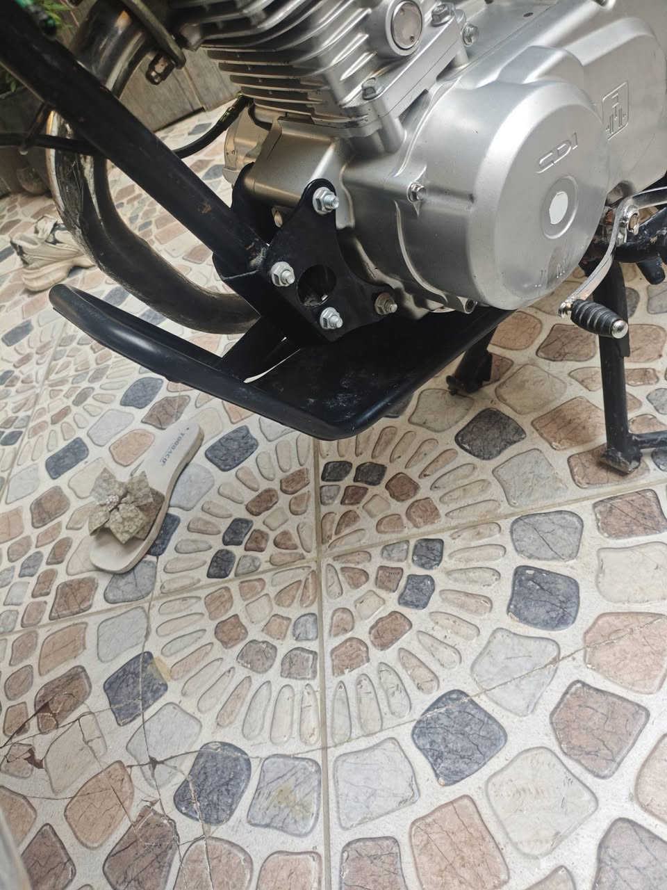 للبيع رقم وسنويه بسمي تحويل شوكت مايعجبك اشايرها موجوده ضفيره جديده باتري جديد مكينه حلوه بس بيهه صوت فيلسه 1500 قفل عنواني بصره التنومه شارع 40 ***********
