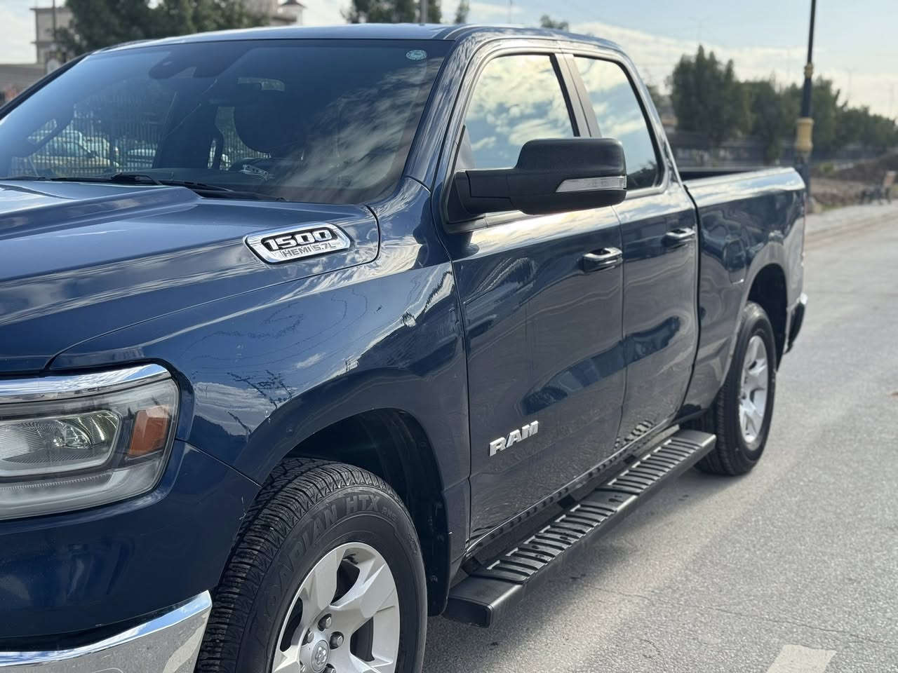 للبيع رام بك هورن باب قصير ٢٠٢٢ اربيل مكينه هيمي ٥٧٠٠ حجم ١٥٠٠ ماشيه ٤٩ الف حادث بنيد سياره جداً نضيفه السعر ٢٦٥ وبيها مجال للاستفسار *********** فقط وتس اب سياره موجوده كربلاء
