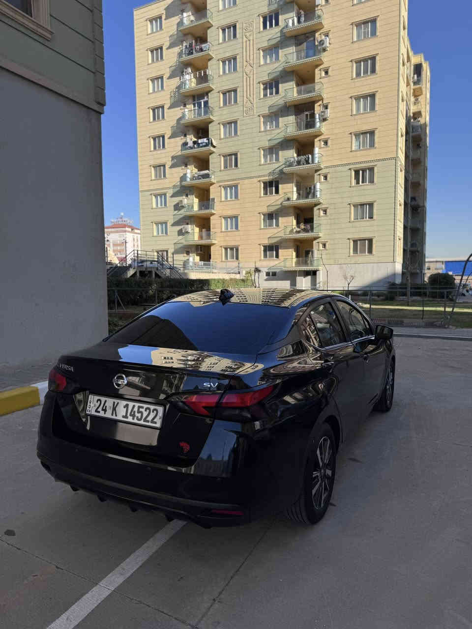 السلام عليكم
نيسان فيرسا 2021
لون اسود 
المواصفات 
رادار امامي
رادار خلفي 
حساس خلفي 
مثبت سرعة 
نقطة عمياء 
اشاير بل مري 
كاميرة دوارة 
نضام ايكو 
شااشة كاربلاي
تنبيه الخروج عن المسار 
دشبول لونين حليبي واسود
بصمة 
ويل كروم
نضام نص عداد الكتروني ونص عادي يتغير شكلين 
السيارة ب اسمي رقم دهوك 
سنوية لي 2029
شرط التحويل 
السيارة بجم كبس  ضربتها بوند صطحية قطعة ونص 
السعر 128 وبي مجال 
رقم تلفون واتساب ***********
رقم تلفون كوروك ***********

