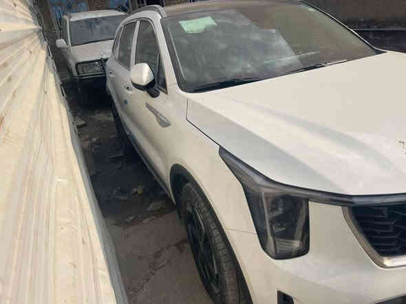 سورنتو 2024 خليجي رقم بغداد
محرك 6 سلندر 3500
كير ماوس 
بنوراما 
ماشيه 20الف 
ويل حجم 20
كامرة خلفية
داتاشوو
شاشة 4X متغيرة 
حساس مطر 
مراة اوتو دم
بصمة وتشغيل عن بعد 
كراسي كهرباء
جنطة كهرباء
هندبريك بصمة
درايف مود اوتو هولد 
مساعد انحدار +abs 
انارة محيطة ليزرية متغيرة
شاحن لاسلكي  
بردات خلفية 

مكان السياره بغداد

رقم صاحب سيارة ***********
