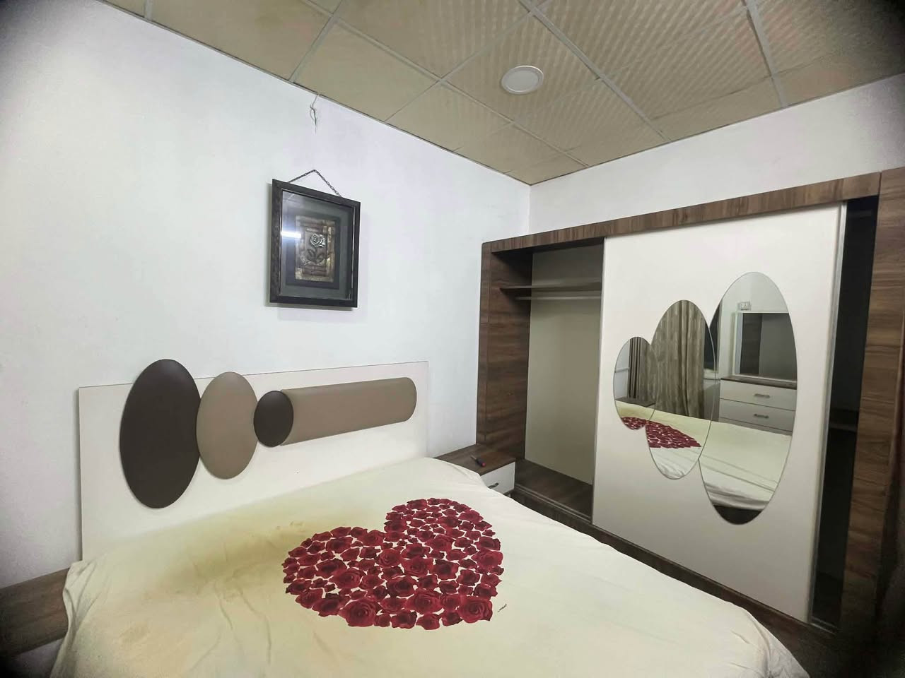 تاقمى نووستنى ٥پارچه به دوشه كه وه زورلوكووبيعه يبه مه حاله شوختى تيابيت نرخى ٤٠٠هه زاره له سليمانى بوپه يوه ندى 
***********
***********
*********** السليمانية, العراق
