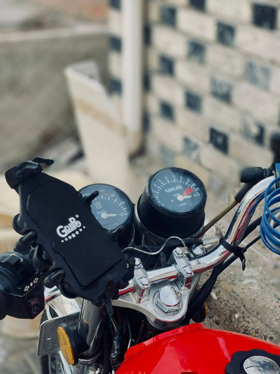 السلام عليكم رمضان كريم...
 نامه برو غطاس موديل 2023 للبيع مرقمه رقم وسنويه دراجه كفاله شرط كلجات انتنس يعني طيارة حربيه دراجه عوزهة بس سايق ستوني مبدل دهن تايرات جدد مكاني نجف/كوفه السعر 1200 وبيهة مجال 
للاستفسار *********** بي واتساب النجف, العراق
