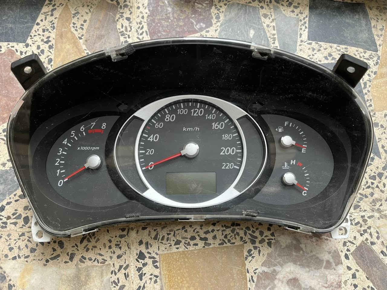 سلام عليكم اخوان … 
يتوفر گيجات توسان من موديل 2005 الى موديل 2010 ابو الحماوة رون (8) 
السعر ٨٠ الف  
 ***********
بغداد - المشتل  
توصيل (6)
