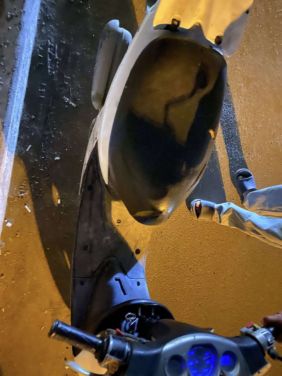 دراجه عصفوريه كلوب +اشاير يمنه يسره هورن سلف هندر شغاله نقصه بلك وباتري يعني ابيعه كوم حديد سعره 150 وبيه مجال للطيبين رقمي ***********موجود فقط واتساب
