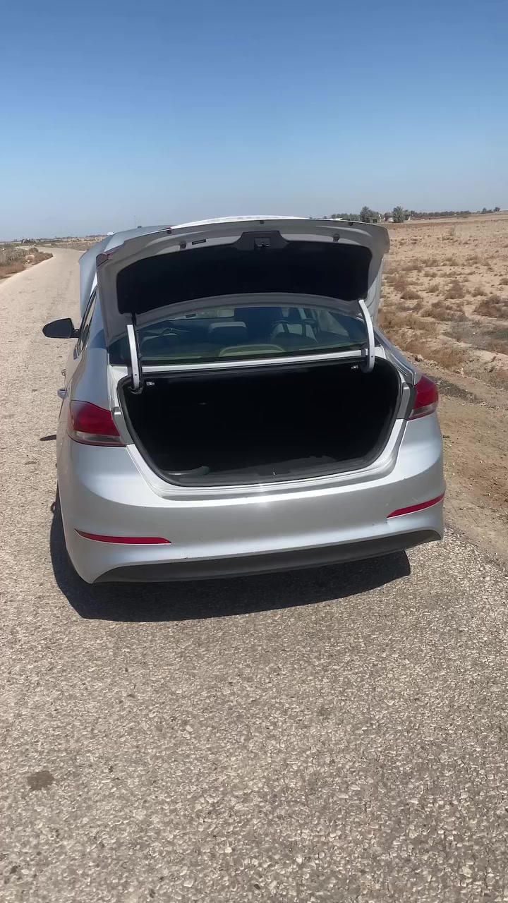 السلام عليكم ورحمة الله وبركاته اخوان
النترا 18 بابل بسمي كير مكينه شرط ع وضع شركه 
ماشيه 115m السياره بيه فقط البنيد تبريد صدر تخم تاير كله 100 ب100 
مواصفات معروفه تحكم ستيرن
كأمره دواره
رادار جانبي 
حساس خلفي 
شاشه ubs
قطعتين تبريد 
داخل صاج 
وبقيه المواصفات معروفه 

مكان سياره حلة 🇮🇶وبل عافيه عل ياخذها 

رقم تلفون ***********
