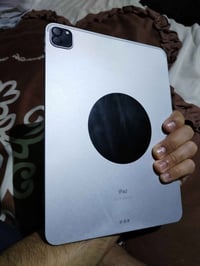 آيباد برو M2 • ذاكرة ١٢٨ • فيس ايدي ما يشتغل