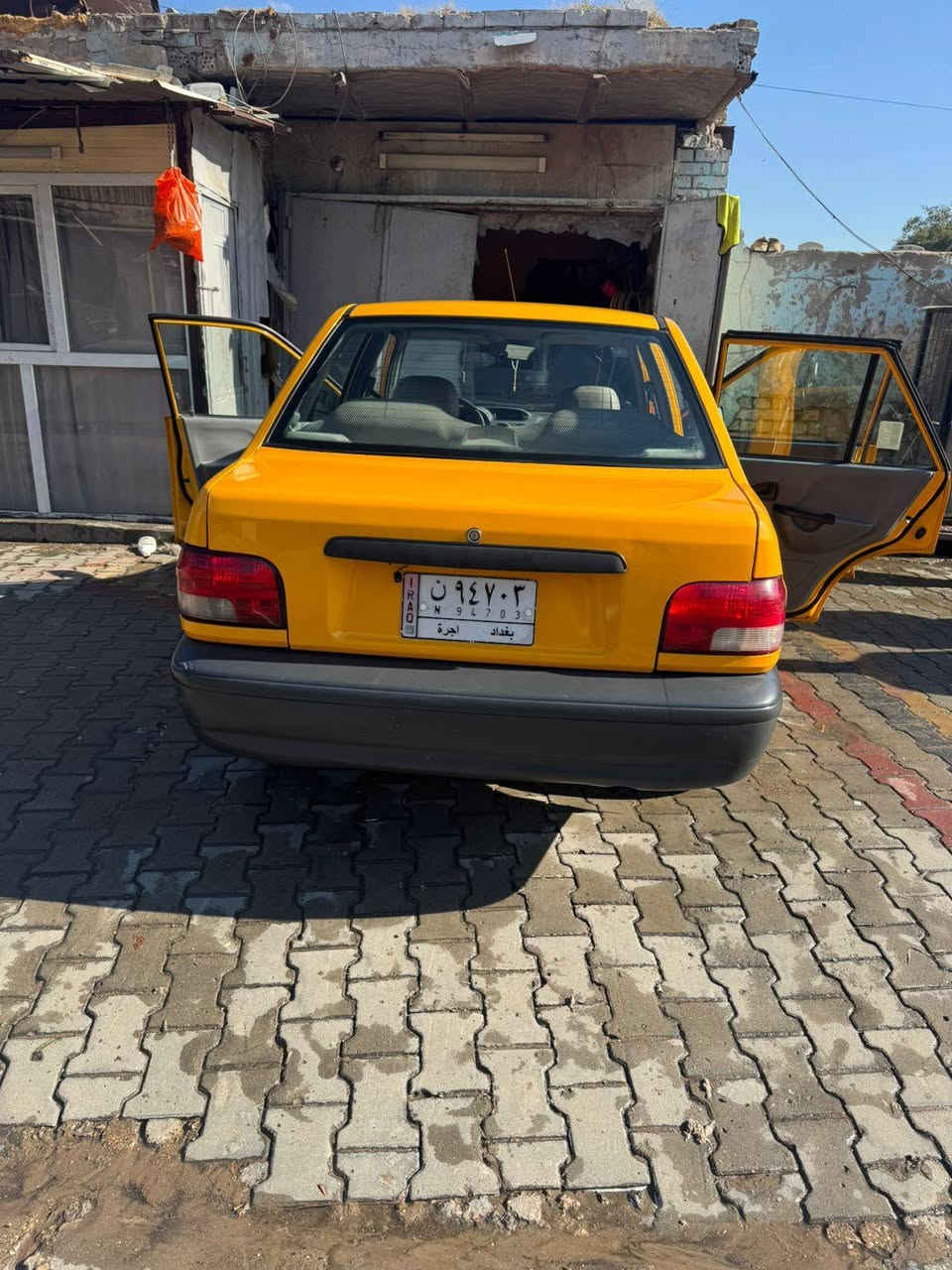 السلام عليكم سايبه للبيع موديل 2023السياره خير من الله حداديه جاهزه سياره تأخذها  تترحملي عليها السياره عارضها 68 وبيها مجال بسيط مكان السياره بغداد الكرخ ***********
