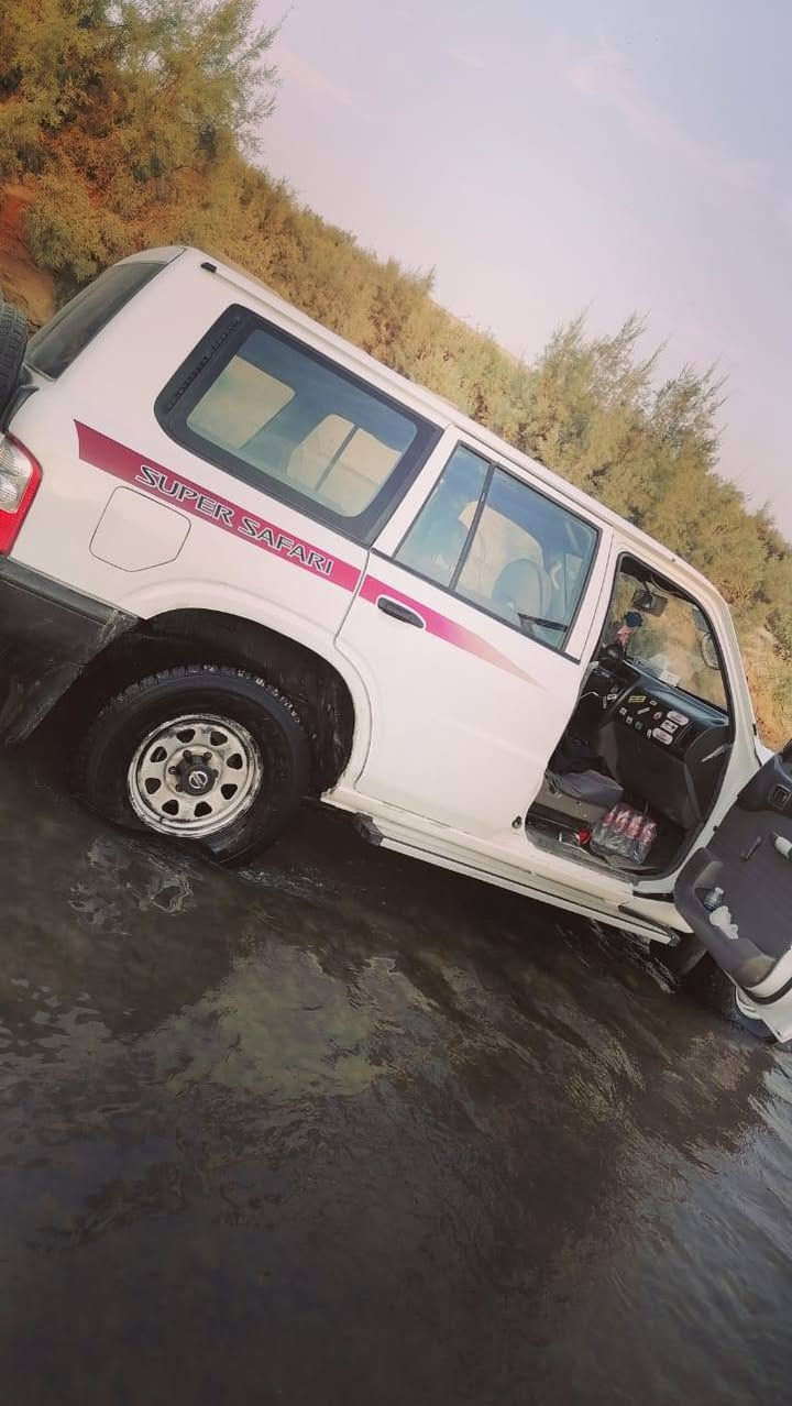 السلام عليكم
نيسان باترول 2001 كابريتر 4500
بلاديه دوشمه جديده كلشي شغال 
رقم سليمانيه بسمي 2030 مكان سياره ميسان 
***********
