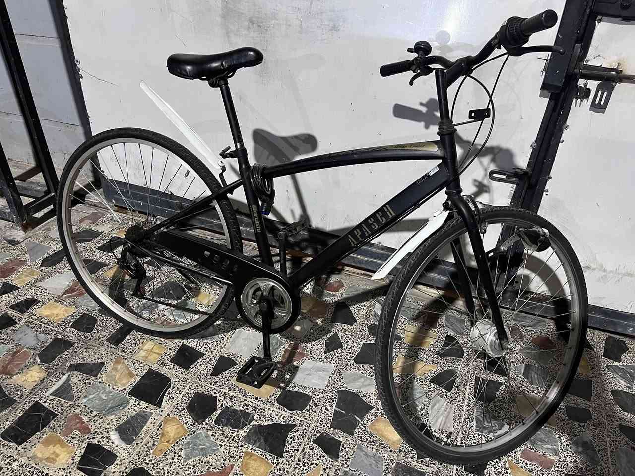 بايسكل C700 ياباني للبيع
شركة maruishi اليابانية

نوع APASCH 

حجم 27 

حساس امامي من شركة maruishi 

بايدرات اصلية maruishi 

جاملغات امامية و خلفية 

ستاند جانبي 

مكان تكدر تخلي بيه سلة إذا تحب تشد له 

كير 6 سرعات

جوب جديد 

صينية اصلية maruishi 

اربع ملصقات بلادية يابانية + 

تحذيرات تدل على ان البايسكل مسجل باليابان 

مستخدم بالعراق قليل

السعر 150 الف و بيه مجال للشراي

الشراي يتفضل *********** 

مكاني الكرادة
