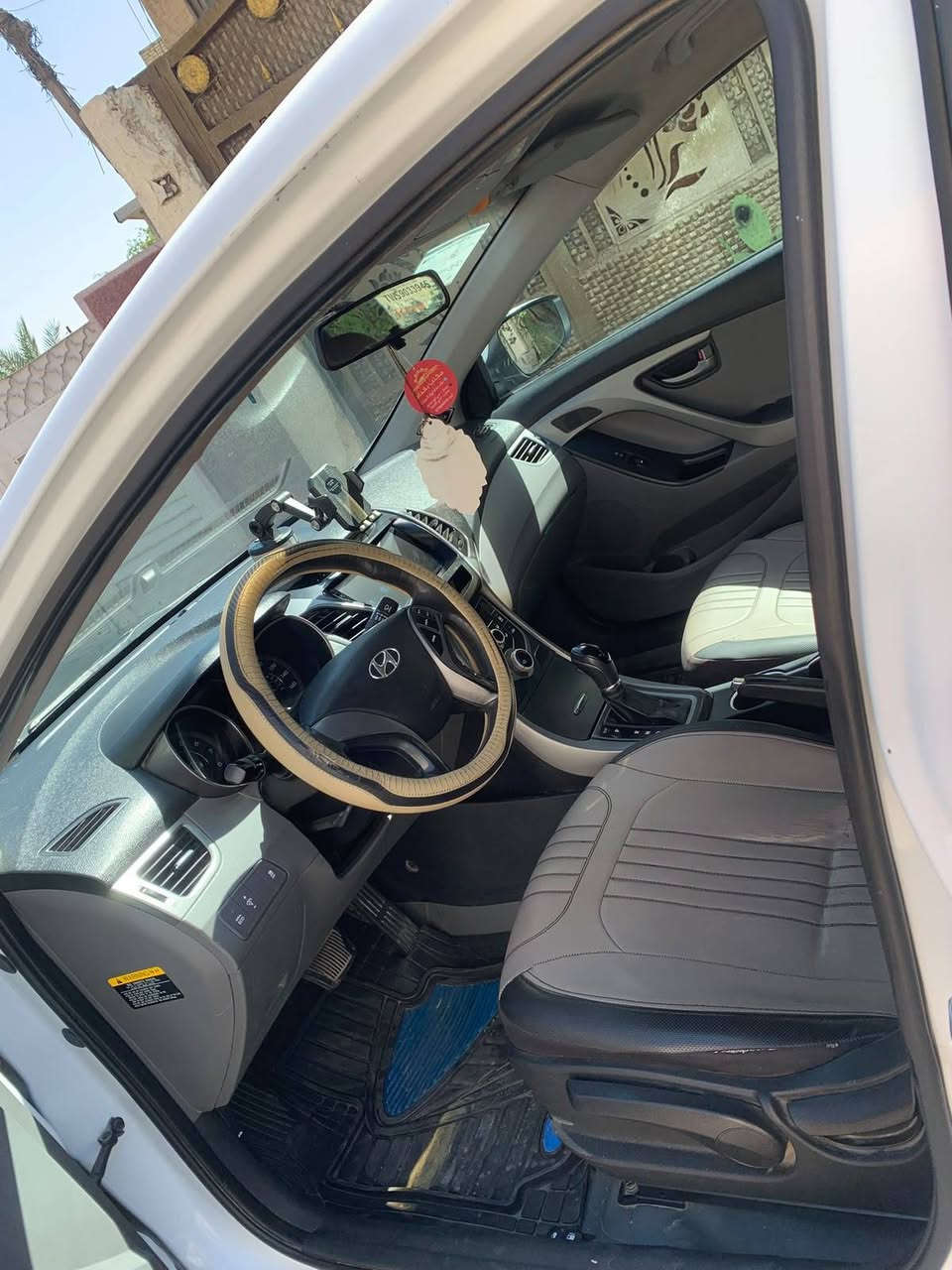 السلام عليكم النترا امريكي موديل ٢٠١٥ 
رقم بغداد الدولي بسمي 
كير مكينه نضيفات 
صدر ٥٠بل ميه 
حادثه قطعتين بارد بدون تبديل جاملغ وربع البنيد
داخلها نضيف 
السعر ١٠٧ وبيها مجال 
عنوان بغداد البنوك
هاتف ***********

