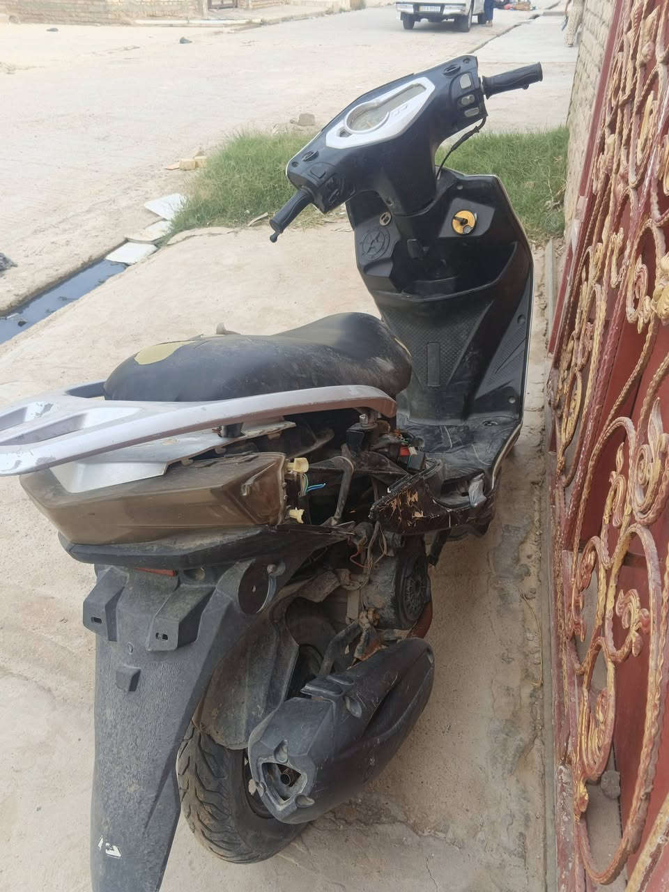سلام عليكم شبابنه الطيبين دراجه سكنس صيني 
كوم حديد شغاله مجفته قبل فتره سعر 175 وبيه مجال *********** عنواني ناصريه قلعه سكر
