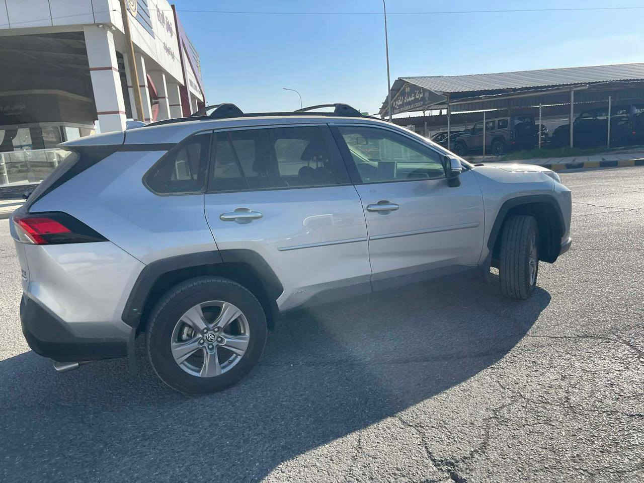 تويوتا راف فور موديل 2024 هايبرد ماشيه 18 الف بدون ايرباك مواصفات xle سياره موجوده حالياً بالحره  شركة الجدير مصلحة جاهزة بدون صبغ فقط دعامية امامية مبدل بيهة نفس اللون تريدها عل شمال تريدها  ع كتاب الشهداء تريدها تدخل عل كمرك خلال مده اقصاها سبوع السياره توصلك للباب سعرها 210 وبيها مجال للأستفسار خاص او اتصل واتساب وتدلل مكاني ديالى بعقوبة  ***********
