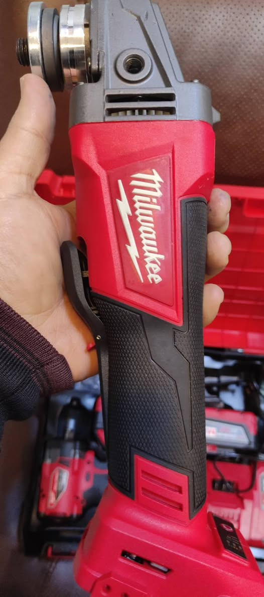 دريل لقمة وكوسرة شحن شركة ميلوكي يجي بيه سرعات وبطاريتين بيه وشاحنه جديد لوك


**إذا كنت صاحب هذا الإعلان وتريد حذفه لأي سبب، رجاءا أرسل رسالة إلى الدعم الفني**