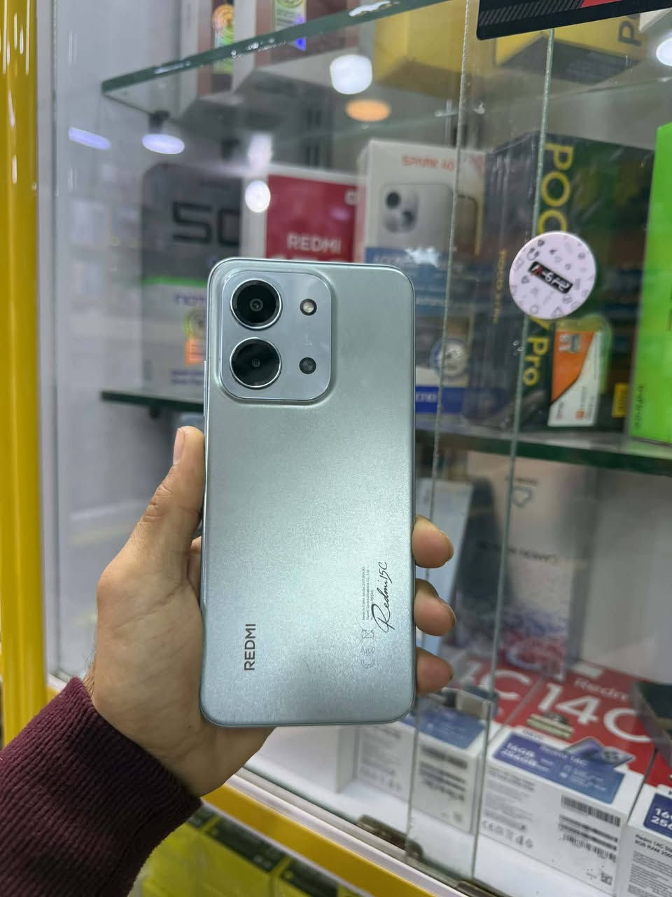 ريدمي 15 سي الذاكره 256 العشوئيه 8+8 بطاريه 6000 شاحن فائق السرعه 33واط صوت ستريو سماعتين شاشه 120هيرتز جهاز مستخدم اسبوع السعر 135 الاستفسار خاص او الاتصال ***********بي وات ساب يوجد توصيل داخل عفك
